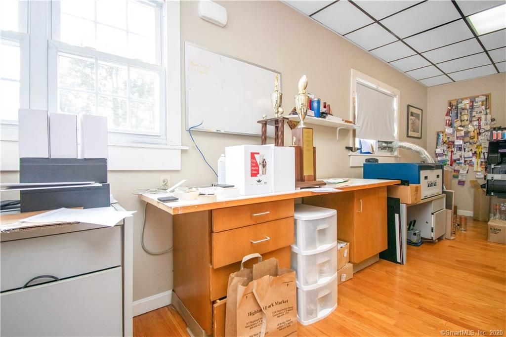 492 Enfield St, Enfield, CT 06082